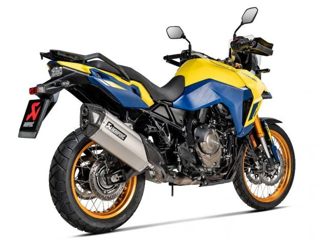 Detalle terminal carbono y logo Akrapovic escape V-Strom 800