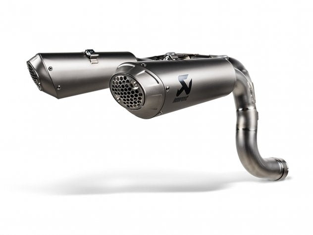 Escape Slip-On Akrapovic titanio montado en Ducati Streetfighter V2 2025