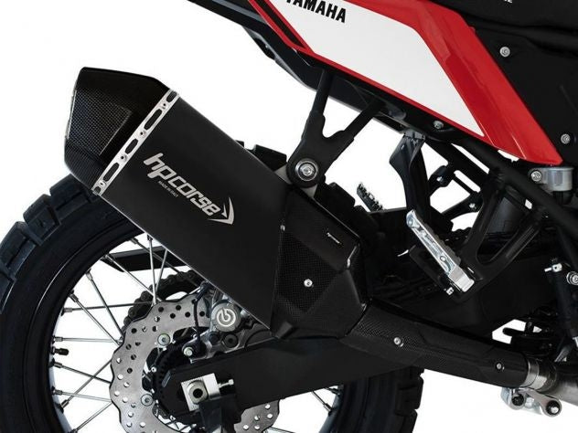 Escape HP Corse SPS Carbon Short montado en Yamaha Ténéré 700 con terminal de fibra de carbono octogonal