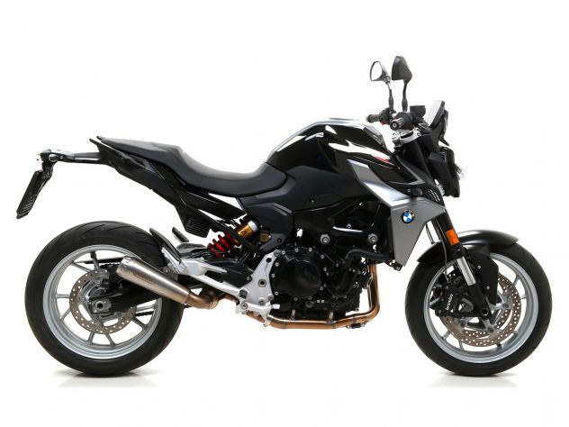 Detalle tapa de carbono Arrow Indy Race para BMW F 900 XR