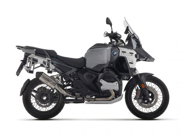 Arrow Indy Race terminal aluminio fondo carbono BMW R 1300 GS detalle construcción