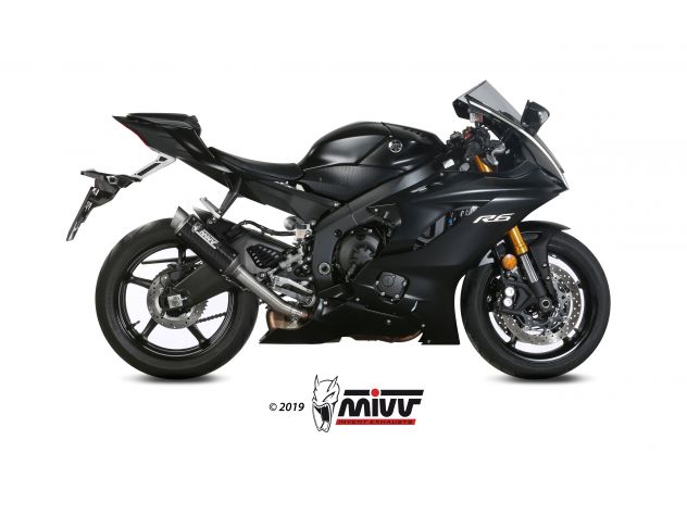 Detalle cuerpo carbono brillante Mivv GP Pro con logo láser y rejilla protectora