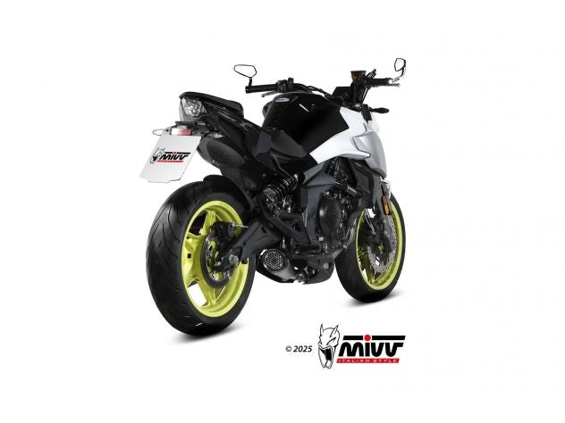 Detalle base carbono sarga 3K y DB killer integrado escape Mivv CFMOTO 650 NK
