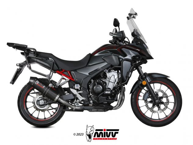 Detalle cuerpo fibra de carbono Mivv Oval con veta visible y acabado premium para CB 500 X