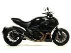 Detalle tapa final en carbono Arrow Race Tech para Ducati Diavel