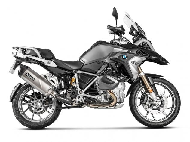 Detalle acabado titanio y carbono escape Akrapovic BMW R1250GS