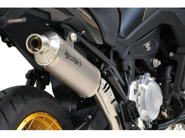 Vista lateral escape HP Corse titanio Voge Valico 900 DSX homologado Euro 5
