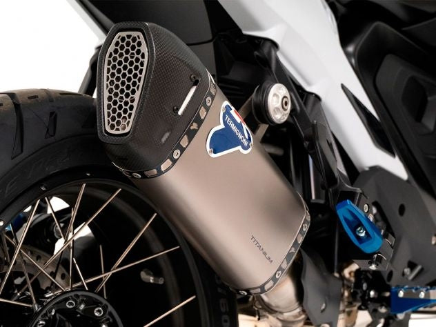 Logo Termignoni grabado en terminal titanio escape BMW R 1300 GS Adventure