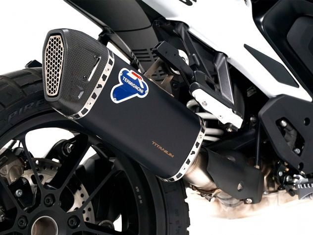 Logo Termignoni grabado en escape titanio negro BMW R 1300 GS Adventure