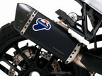 Detalle camisa externa titanio negro y tapa carbono escape Termignoni BMW R 1300 GS Adventure