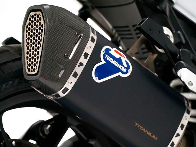 Detalle de montaje escape Termignoni en puntos anclaje originales BMW R 1300 GS Adventure