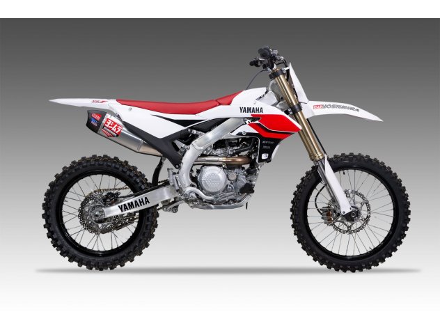 Detalle abrazadera montaje slip-on Yoshimura RS-12 YZ 450 F