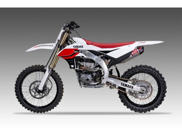 Escape Yoshimura RS-12 montado Yamaha YZ 450 F 2026 vista trasera