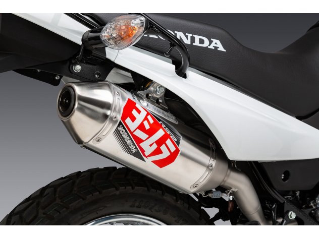 Escape slip-on Yoshimura RS-2 acero aluminio montado en Honda XR 150 L 2023