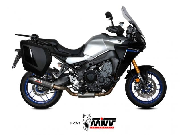 Escape completo Mivv Oval carbono montado en Yamaha Tracer 9 con copa de carbono y rendijas deportivas