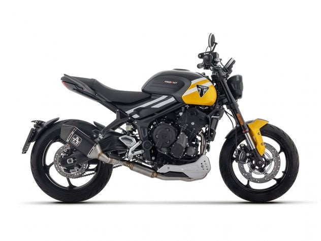 Vista trasera escape Arrow Fast aluminio negro en Trident 660 posición drop-down