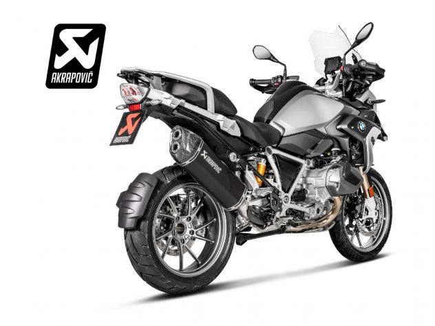 Sistema completo Slip-On Black Edition Akrapovic con escudo térmico carbono