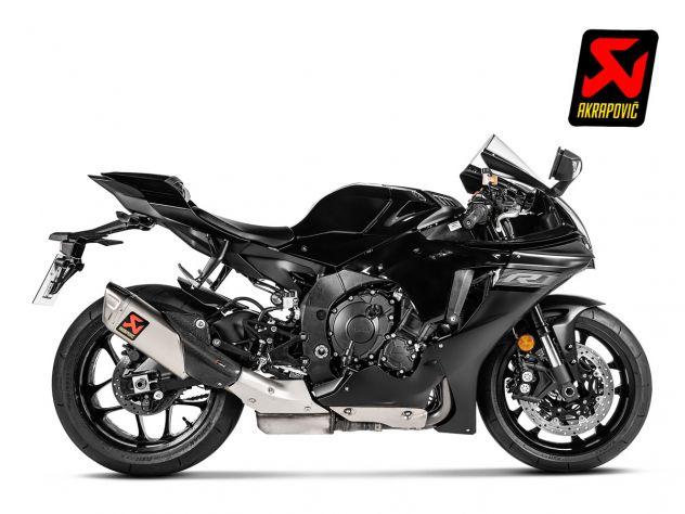 Detalle silenciador Akrapovic titanio con protector fibra de carbono R1