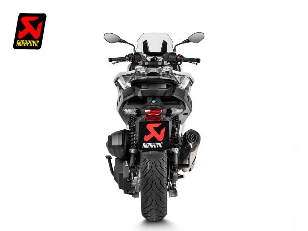 Logo grabado Akrapovic terminal titanio BMW C 400 scooter 2019 2020
