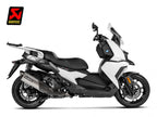 Detalle capuchón fibra de carbono y aleación titanio escape Akrapovic C 400