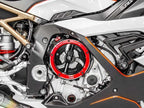 Detalle mecanizado CNC ergal 7075 tapa presión Ducabike para BMW S1000XR anodizado dorado
