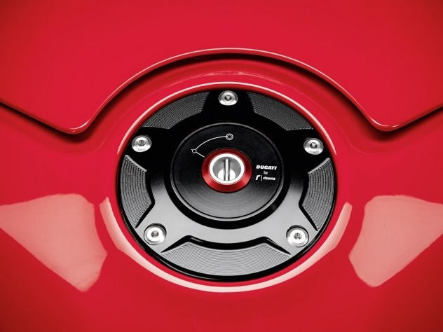 Tapón combustible Rizoma Ducati Performance negro anodizado con llave escudo Ducati