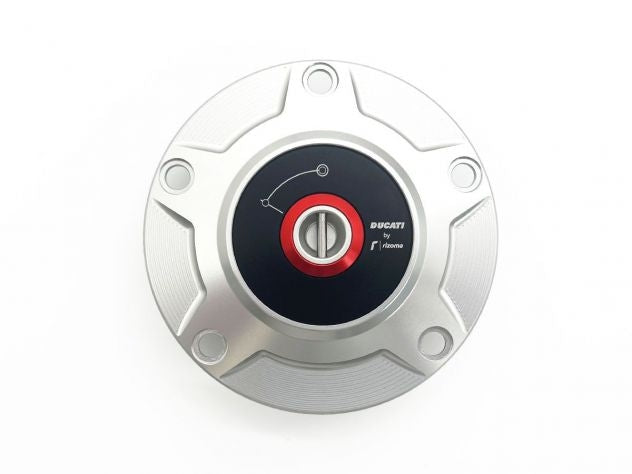 Detalle mecanizado CNC aluminio tapón Rizoma Ducati Panigale V4 2025