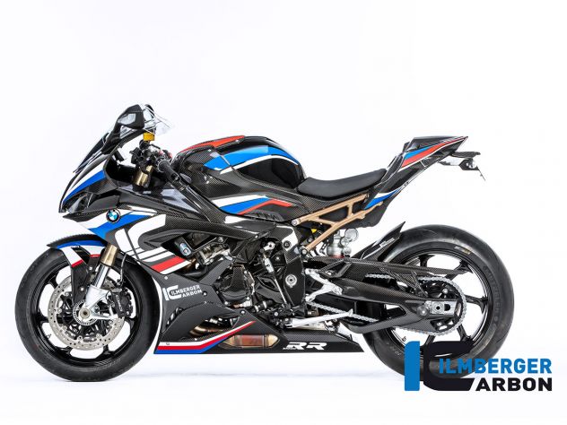 Detalle trama twill 2x2 fibra de carbono tanque Ilmberger S1000RR recubrimiento UV