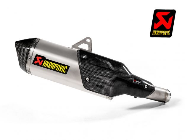 Escape Akrapovic Slip-On titanio montado en Kawasaki Versys 1000 2019-2023