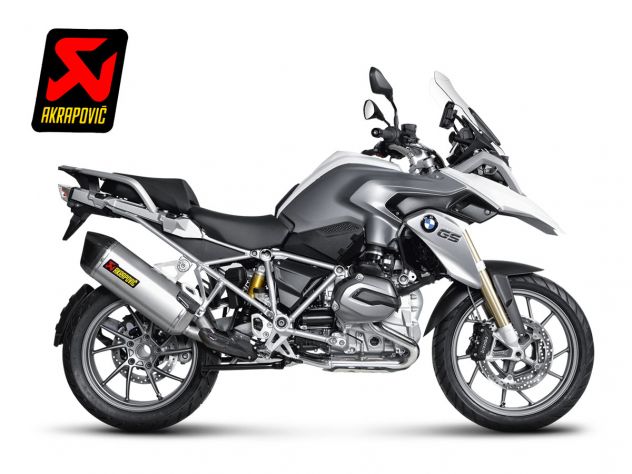 Detalle tapa fibra carbono Akrapovic escape R 1200 GS Adventure
