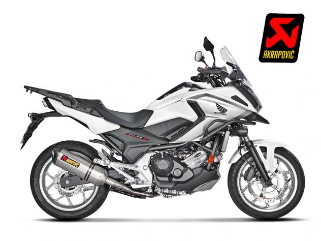 Logo Akrapovic grabado terminal titanio Honda NC 750 NC 700 X