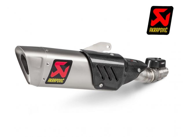 Escape Slip-On Akrapovic titanio con protección carbono Yamaha R6 2017-2020 montado