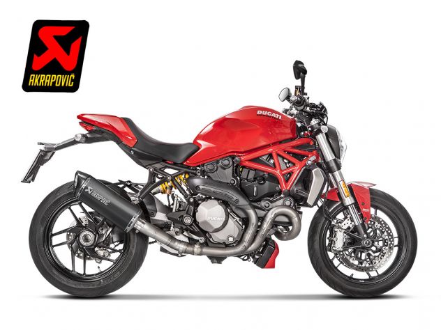 Terminal slip-on Akrapovic titanio negro montado en Ducati Monster 821