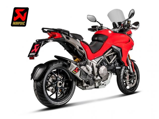 Detalle construcción titanio aeroespacial terminal Akrapovic Ducati Multistrada