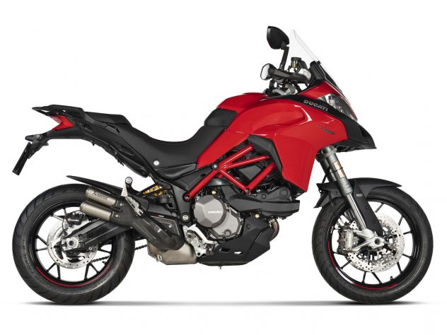 Sistema deslizante Akrapovic Ducati Multistrada 950 montado con maletas laterales