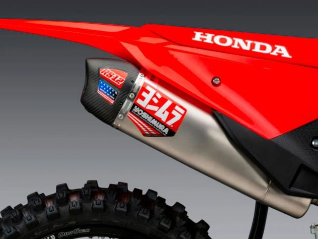Detalle silenciador hidroformado Yoshimura RS-12 con resonador embutición profunda