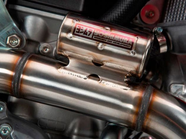 Sistema completo Yoshimura RS-12 para Honda CRF450R 2025 vista lateral